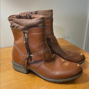 Clarks Riddle AvantChestnut Brown Leather Ankle Boots. Size 10